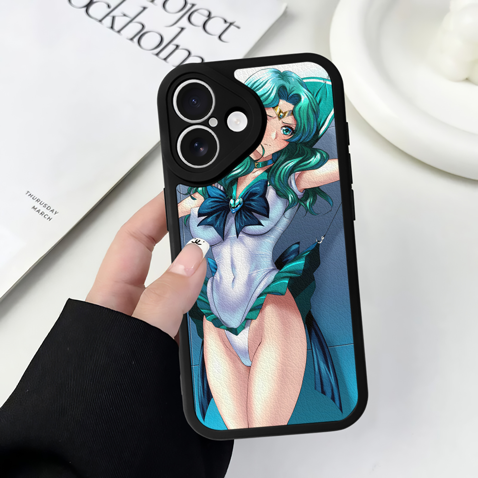 （画像用） 美少女戦士セーラームーン Sailor Moon 【iPhone 16シリーズ対応】シリコンスマホケース（レザー調） 材質：シリコン